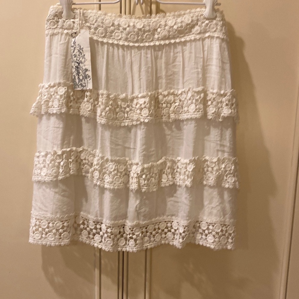Newport Rhode Island-Mystree Cluny Lace Ruffle skirt -Lg.